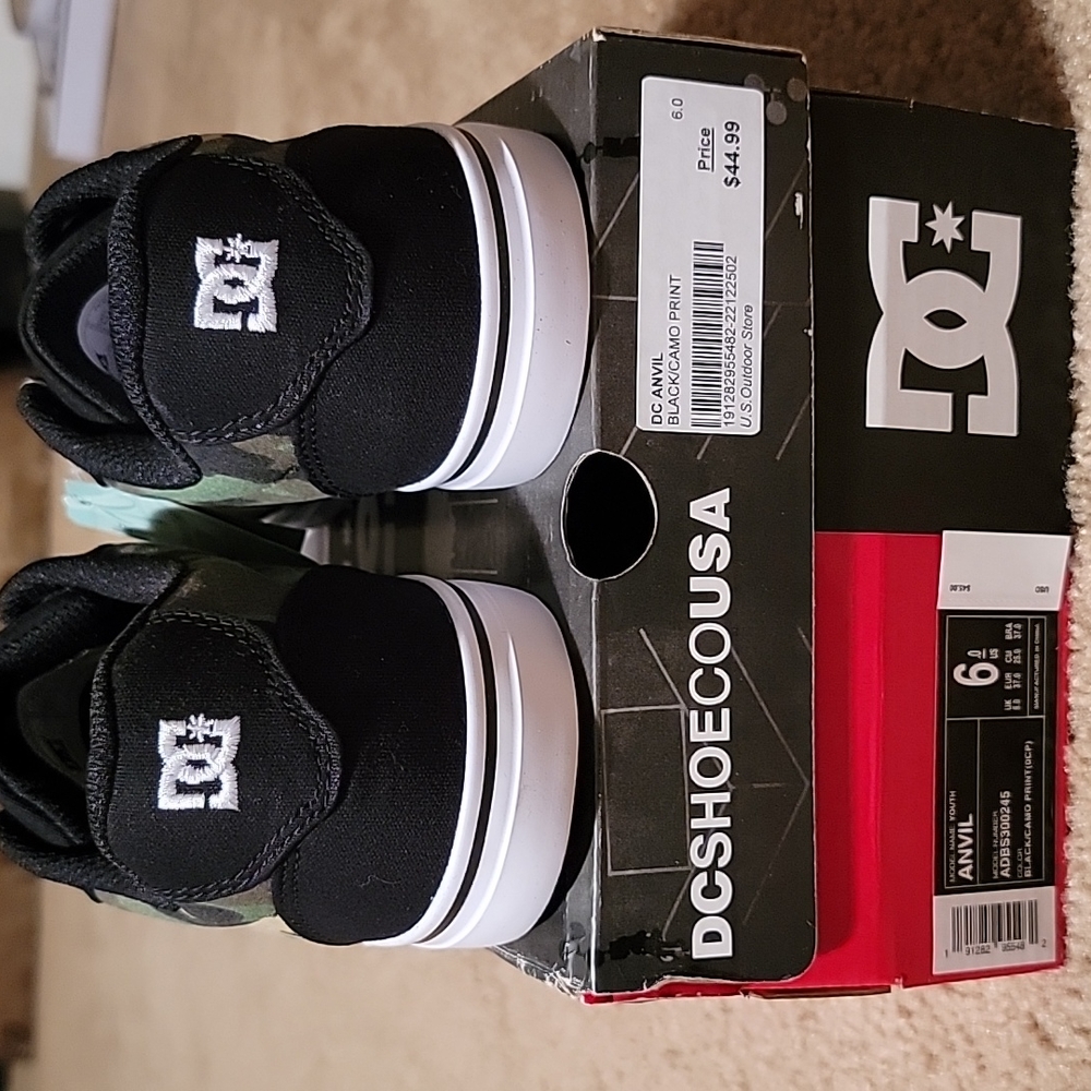 DC Skate Shoe - Picture 3 of 5